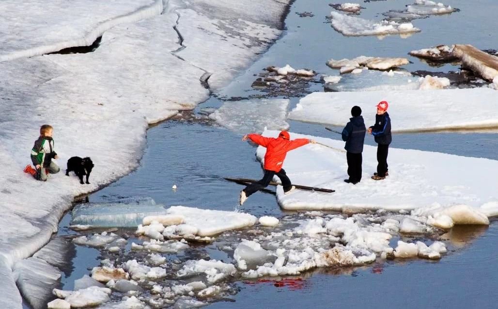 Внимание! Весной на водоемах опасно!.
